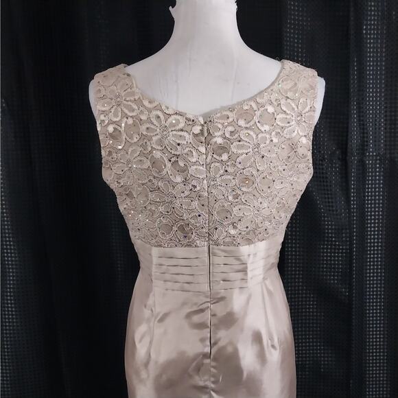 R & M RICHARDS PETITES! CHAMPAGNE BEIGE SATIN, LACE & RHINESTONE DRESS! SZ 10P - Picture 6 of 9